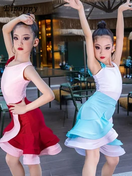 Latinski Ples Split Dekleta Uveljavljajo Oblačila Uspešnosti Nositi Krilo Ples